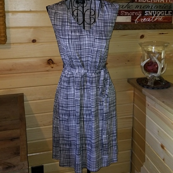 $6 ☆SALE☆ APT 9 DRESS - Picture 5 of 5